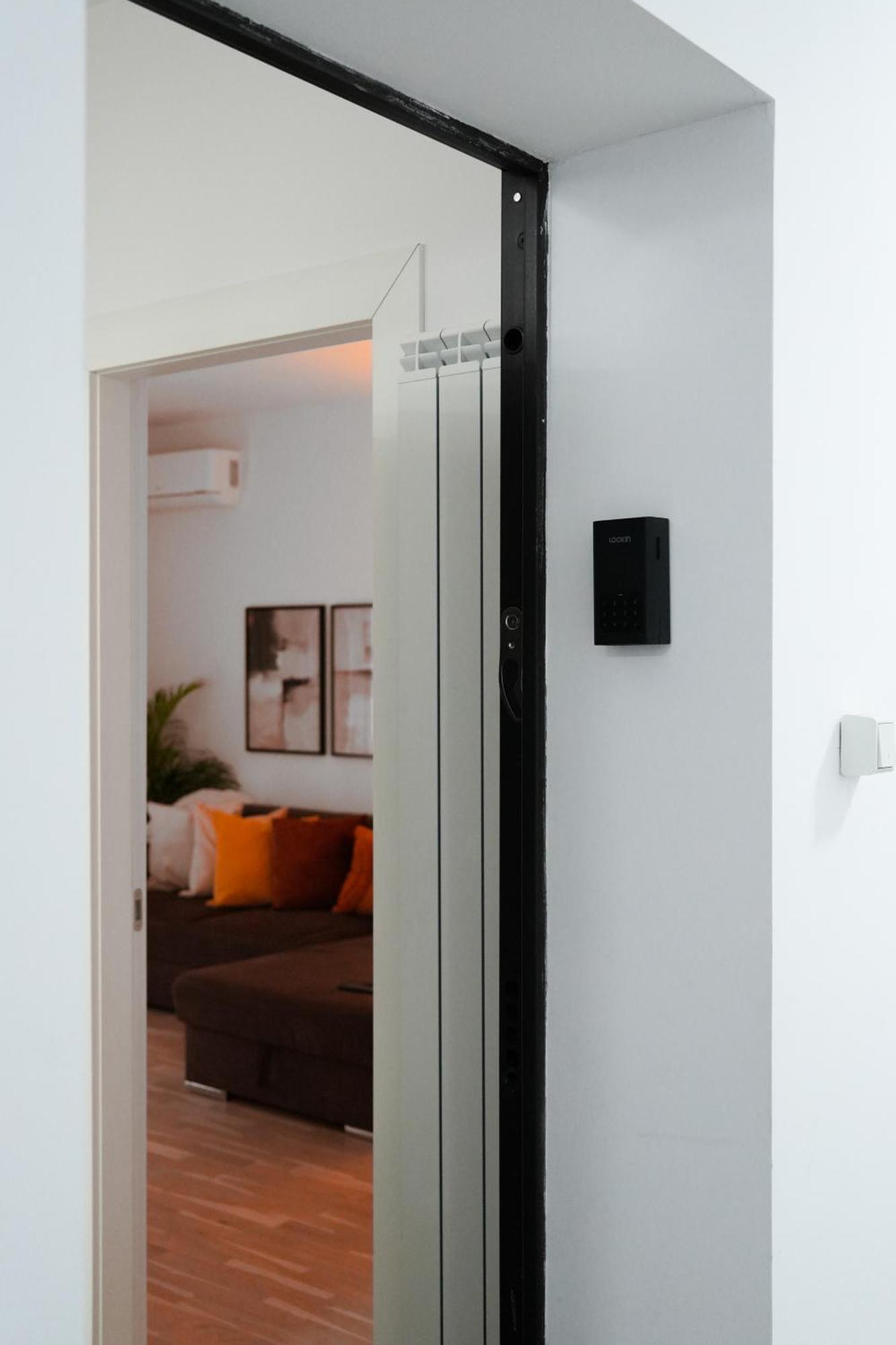Amalia - Quiet 1Br Apartment With Parking & Wi-Fi Boekarest Buitenkant foto
